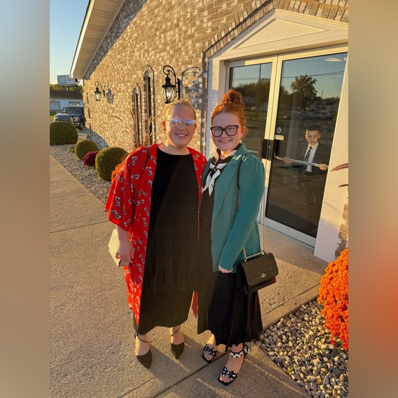 ✨Meet Me✨ - Picture 2 of 2